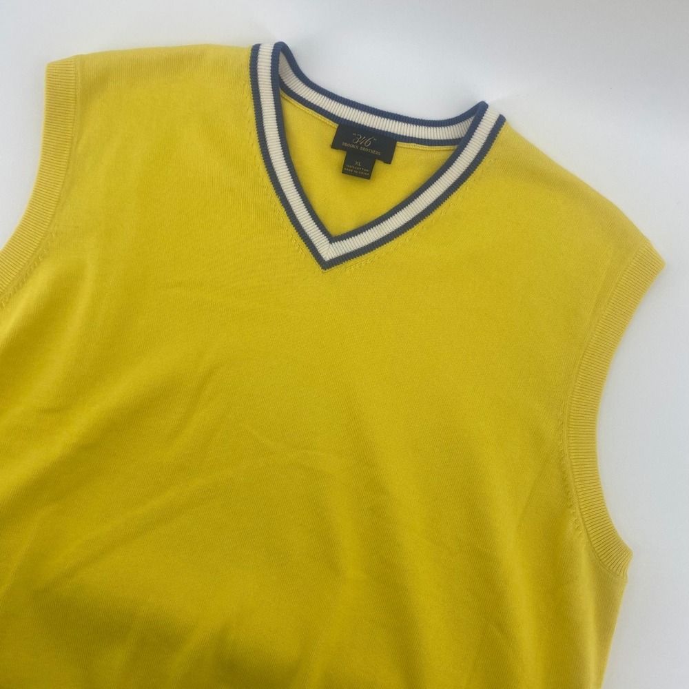 Brooks Brothers Sweater Vest Mens XL Yellow V-Neck Cotton Tipped Preppy Golf 346